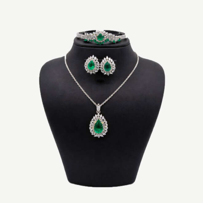 Luxe juwelenset in 18K witgoud met natuurlijke